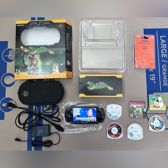 PSP Bundle in Box - Picture 3 of 16